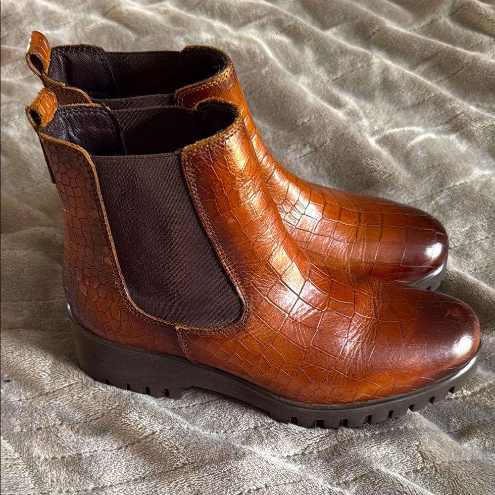 Brown Crocodile Pattern Chelsea Boots